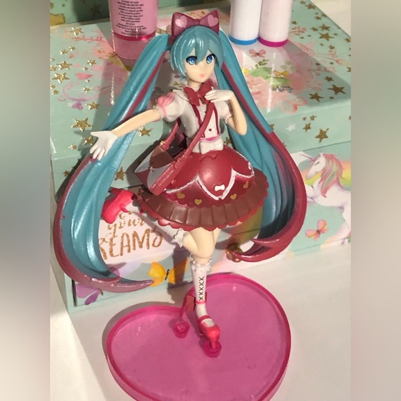 Valentine’s Day Miku Figurine - Picture 3 of 10
